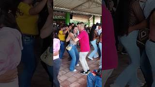 Aquí tenemos los mejores bailando Carranga con Innovación 🤠🔥 rumba baile carranga [upl. by Kostival]