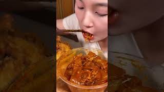 Eat the spicy wide noodles with juice Deepfried whole wings Latenight snack [upl. by Volnak]