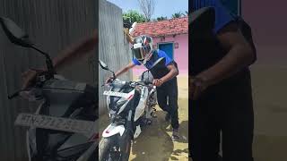 V2 la eruthu solama trip kelamrathu evloo kastama eruku 😂 bikelover automobile funny pulsarlove [upl. by Adnalue258]