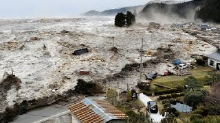 Ocean Overtops Wall  Japan Tsunami  La vidéo la plus choquante du tsunami au Japon [upl. by Lissi349]