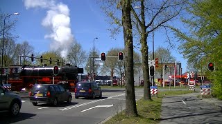 Spoorwegovergang Apeldoorn  Dutch railroad crossing [upl. by Marigolde719]