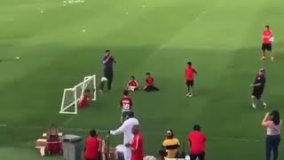 Maradona metiéndole un gol a un niño sin piernas se hace viral [upl. by Shelton432]