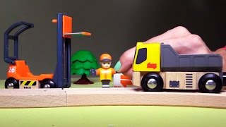 Kinderfilm  Spielzeug aus Holz  Unsere Baustelle  Brio trains and toys [upl. by Hazel]