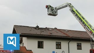 Brand durch Blitzeinschlag Großeinsatz in Holzkirchen bei München [upl. by Borroff]