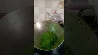 Palak ka sag banane ki recipe  viral video please subscribe [upl. by Akapol]