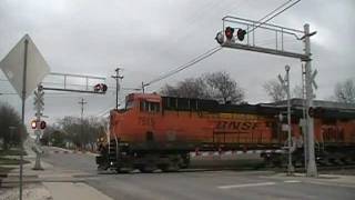 BNSF Train meet and a horn show LometaTx 010812 [upl. by Wystand]