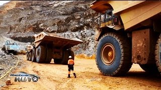 RiesenReifen im Einsatz  Muldenkipper in der Diamantmine  Abenteuer Auto Classics [upl. by Ardnu]