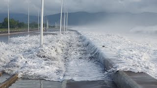 Storm surge sa Bicol Tagas Boulevard saBicol hindi na madaananmalalaking alon binabayo ang Highway [upl. by Eiaj]