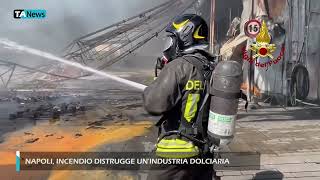 Napoli incendio distrugge unindustria dolciaria [upl. by Eentirb]