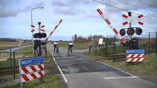 Spoorwegovergang Anna Paulowna  Dutch railroad crossing [upl. by Borer820]