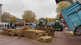 Manifestation des agriculteurs en colère devant la préfecture de l’Essonne [upl. by Chavey]