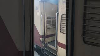 Train Journey in 20937 Porbandar Express from Porbandar To Delhi By sleeper  Porbandar Express [upl. by Berl426]