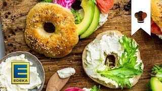 Bagel selber machen  Rezept für New York Style Bagel mit leckerem Belag  EDEKA [upl. by Ekard]