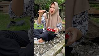 GARAGARA ADA KADAL DIMAKANAN funny comedyterbaru comedy lucu food shorts [upl. by Coltun710]