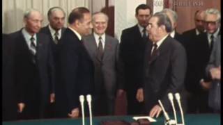 Heydar Aliyev awarded by Leonid Ilyich Brezhnev 1979  ЛИБрежнев награждает Г А Алиева [upl. by Yramliw]