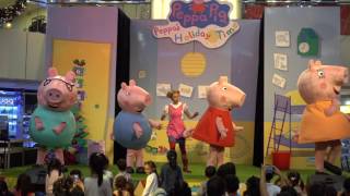 Peppa Pigs Holiday Time at United Square [upl. by Nonnaihr]