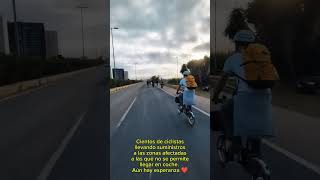 ❤️Ciclistas llevando suministros a las zonas afectadas a las que no se permite llegar en coche [upl. by Eustashe]