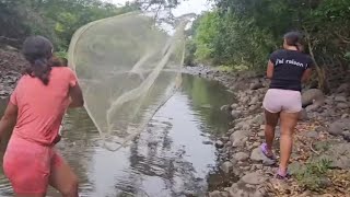 asi pescan 😂las chicas 😍de campo Aventuras Salvadoreñas [upl. by Oinotnanauj]