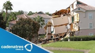 Socavón se traga parte de un complejo habitacional en Florida Sinkhole in Florida [upl. by Tristan785]