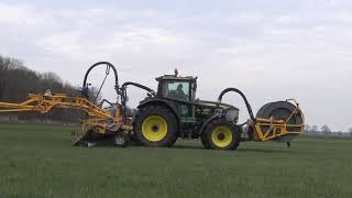 mestseizoen 2022 met sleepslang bemesten met een john deere 7530 premium [upl. by Ormond]