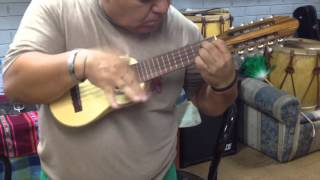 Charango de Carlos Quispe Torrez probando sonido [upl. by Laehcor]