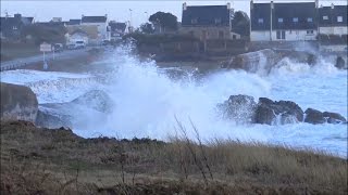 Ploemeur  Foul Wind Vague et Ecume au Courégant  Tempête  Bretagne  France [upl. by Arymahs351]