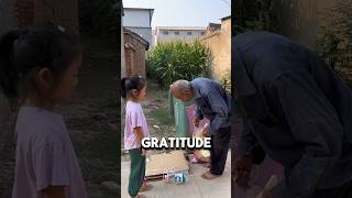 Girl took the chicken his father was eating and gave it to the homeless old man  shorts kindness [upl. by Eugirne86]