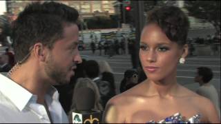 quotALICIA KEYSquot EXCLUSIVE  THE AMERICAN MUSIC AWARDS RED CARPET [upl. by Eidurt718]