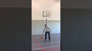 Gymles Basketbal 2 achtje dribbelen [upl. by Oretna]