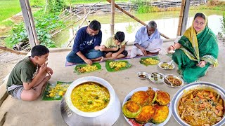 বৃষ্টি বাদল দিনে ঘরে থাকা চাল দিয়েই খিচুড়ি রান্না করলাম সাথে বেগুন ভাজা আর লাবড়া  khichuri recipe [upl. by Damalis591]