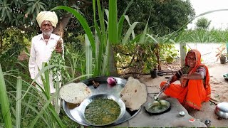 पौष्टिक अशी गवतात उगवणारी आजीन बनवली झणझणीत लालपानांची भाजीतुम्ही नक्की कधीच खाल्ली नसेलleaf bhaji [upl. by Frannie]