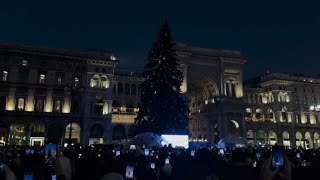 MilanoCortina 2026 acceso lalbero di Natale in piazza Duomo [upl. by Terryl]