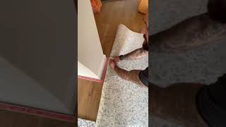 HOW TO CUT YOUR UNDERLAY AROUND A WALL PILLAR carpet flooring homeimprovement diy shorts [upl. by Chavey]