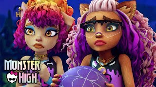 Clawdeen Jinxes the Casketball Team  Monster High [upl. by Margi]