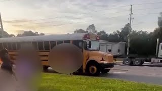 Padres temen por la seguridad de estudiantes en autobuses escolares en Kissimmee [upl. by Ibbison]