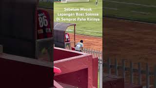 Boaz Solossa Di Semprot Kaki Kirinya Sebelum Masuk Lapangan [upl. by Glanville293]