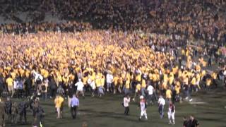 HD Fans Rush Field at Mizzou vs Oklahoma 102310 Mizzou Homecoming [upl. by Naejeillib]