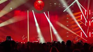 Sugar Were Goin Down  Fall Out Boy live 4K FULL BAND VIEW [upl. by Zelde]