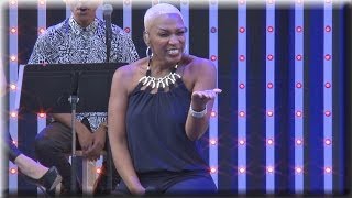 Sisaundra Lewis  Aint No Way  The Voice 6 Top 12 at Universal CityWalk [upl. by Gonzalo]