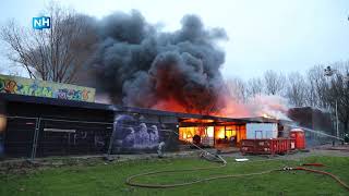 Beelden van zeer grote uitslaande brand in VelsenNoord [upl. by Yrohcaz]