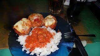 mit Mozzarella überbackene Hackfleischbällchen in Tomatensoße mit Reis [upl. by Enidanreb]