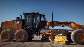 Cat GRADE with 3D for Motor Graders – Integrated Mastless Technology [upl. by Alabaster446]