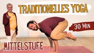 Schnell und hochenergetisch Yoga Vidya Grundreihe Mittelstufe in 30 Minuten mit Sukadev [upl. by Alaecim]