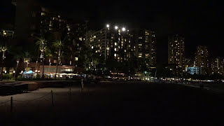 Hawaii 一人旅 夜のワイキキビーチ【4K】 [upl. by Jorgensen]