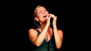 Jennifer Nettles Acoustic Evening  Story Of Your Bones [upl. by Evanne]