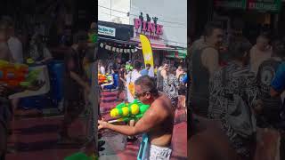 Songkran Festival 2025 💧 Sei auch du dabei und erlebe das Wasserfest in Thailand 🇹🇭 [upl. by Schreiber]