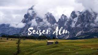 Dolomiten Einfache Wanderung auf der Seiser Alm mit tollen Ausblicken  Grödner Tal  Alpe di Siusi [upl. by Salamanca]