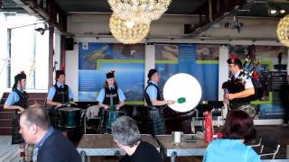 Doedelzak speler met drums 1822012 Happy Birthday [upl. by Milzie]