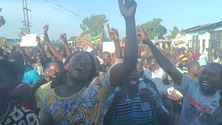 Marcha na Cidade de Quelimane O povo alegre [upl. by Alleul]