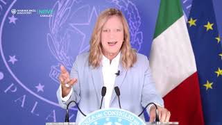 Crozza Meloni sulla Boccia “Ci sono due tipi di bionde l’Italia non è un paese per brune” [upl. by Augie852]